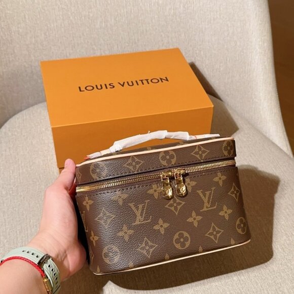 Louis Vuitton Handbags - Picture 1 of 9